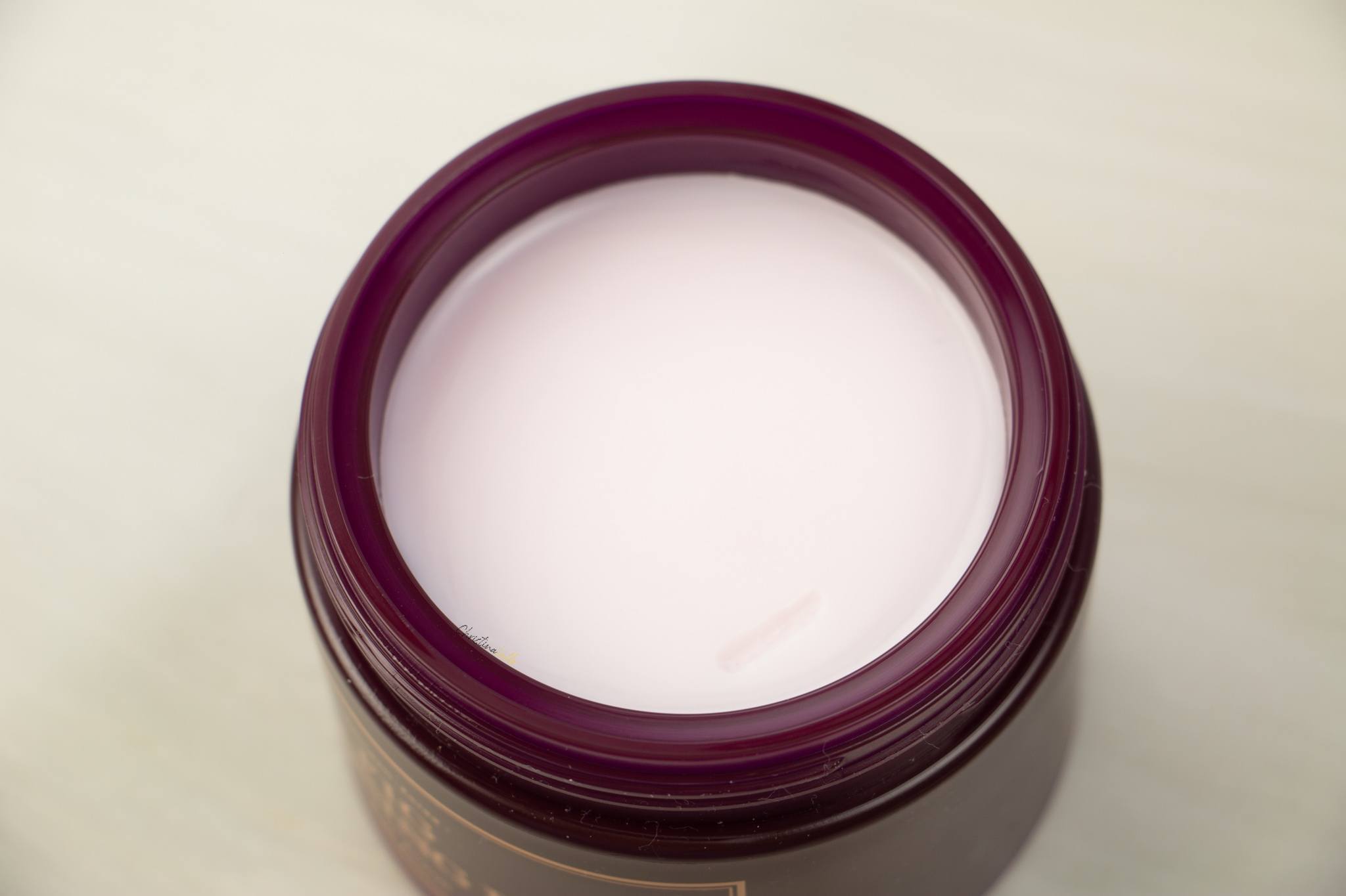 The texture is just like any other cleansing balm, like ones from Banila co...